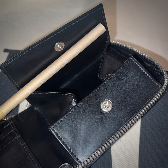 MISBHV unisex black leather wallet w. embossed monogram pattern - Picture 7 of 10